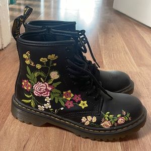 Dr Martens flower boots, like new
